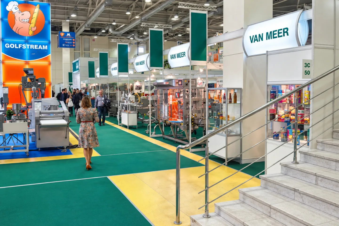 Visitors and equipment at the VAN MEER exhibition stand.